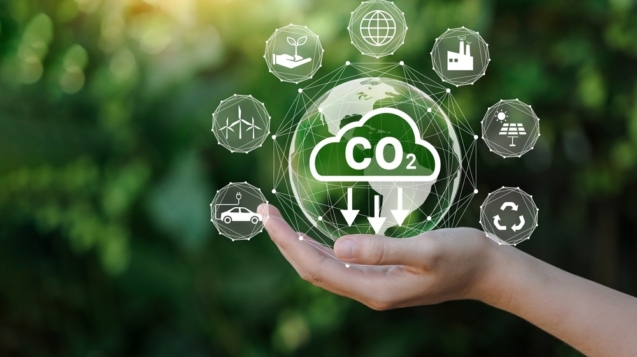 Reduce,Co2,Emission,Concept,In,The,Hand,For,Environmental,,Global